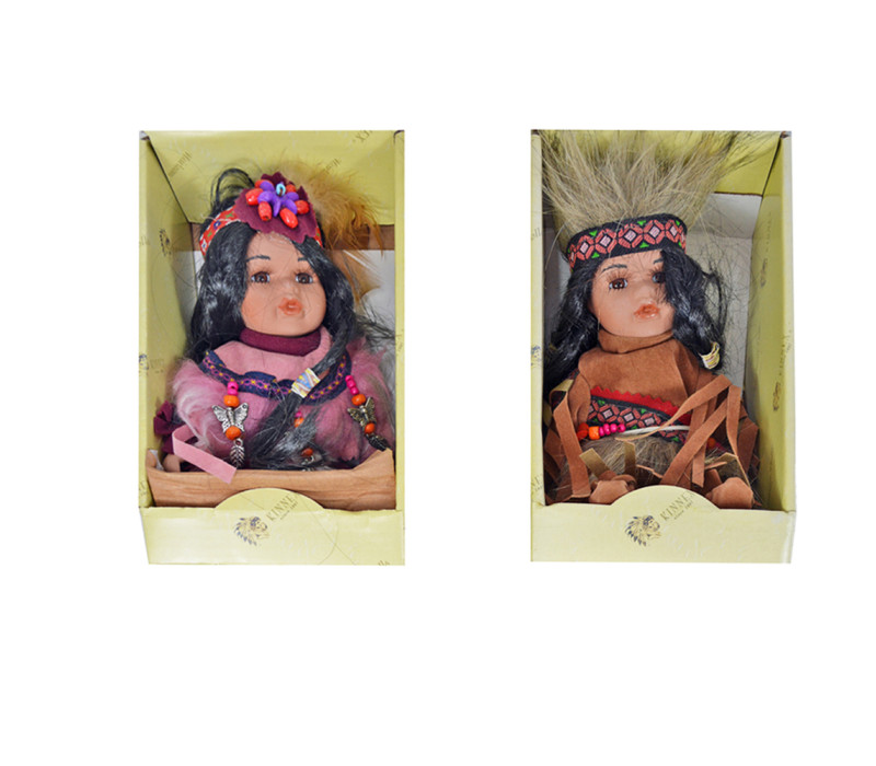 Porcelánová bábika Sediaca indiánka 21 cm Porcelánová bábika Sediaca indiánka 21 cm
