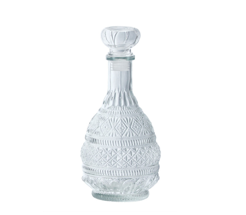 Karafa sklenená SUKNIČKA 26x11cm 0,95 L Karafa sklenená SUKNIČKA 26x11cm 0,95 L